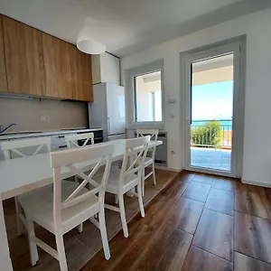 Apartment Village, Crveni Vrh