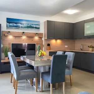 https://penthouse-apartment-klara.pula-hotels.org